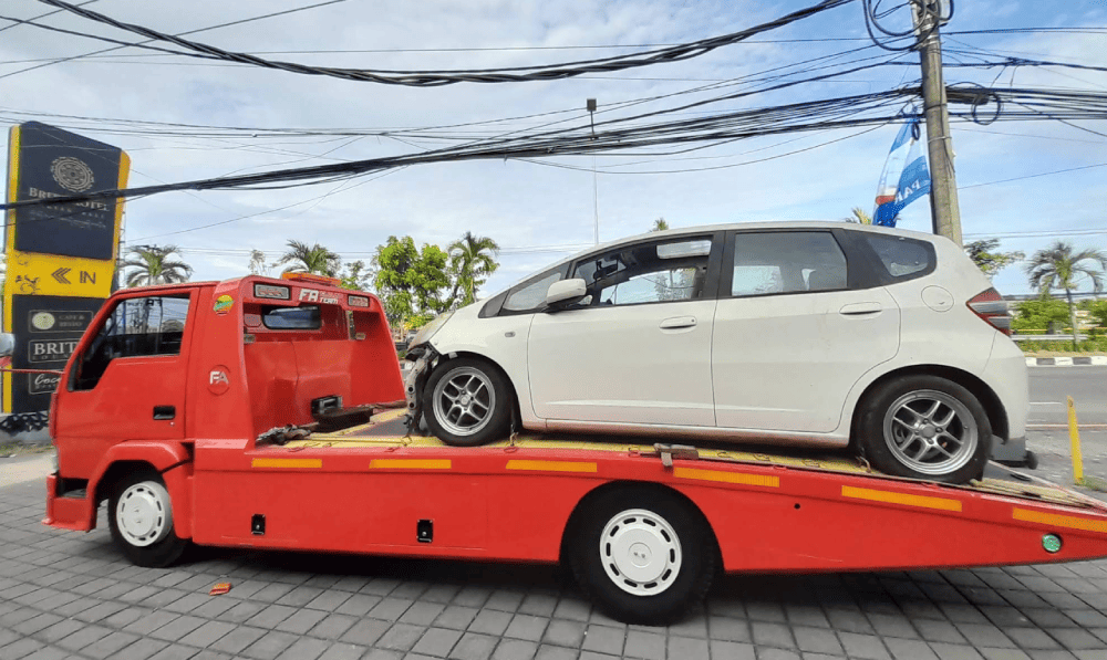 Layanan Derek Towing Mobil Profesional